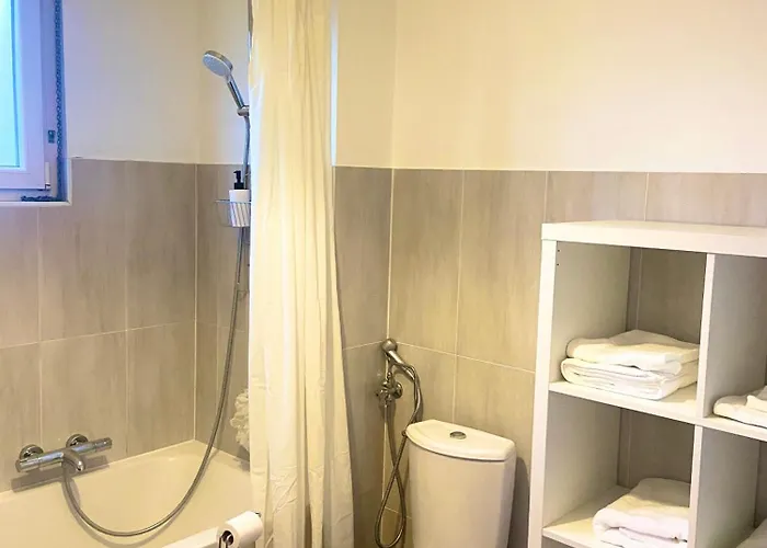 2parkings, 2min Petitevenise-xmarche Colmar